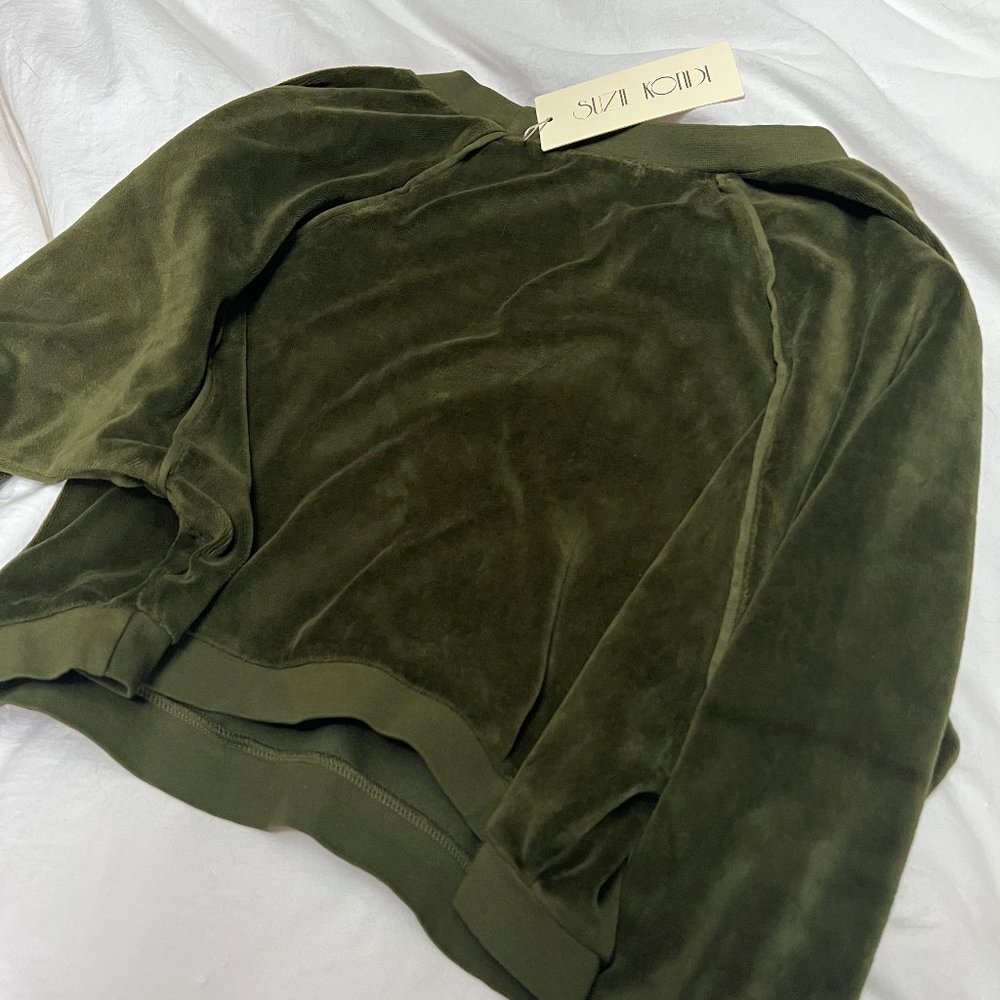 Suzie Kondi Cotswold Dropped Shoulder Crop Crew Top in Hunter Green Velour